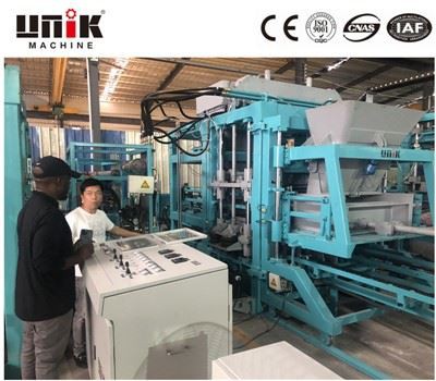 Máy gạch bê tông tự động
