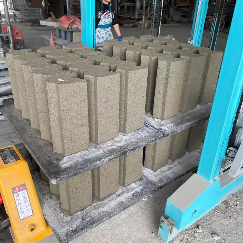 Ưu điểm và ứng dụng của máy ép gạch tự động trong ngành xây dựng
