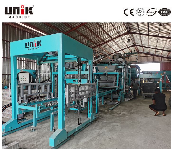 Máy làm khối lề đường thủy lực
